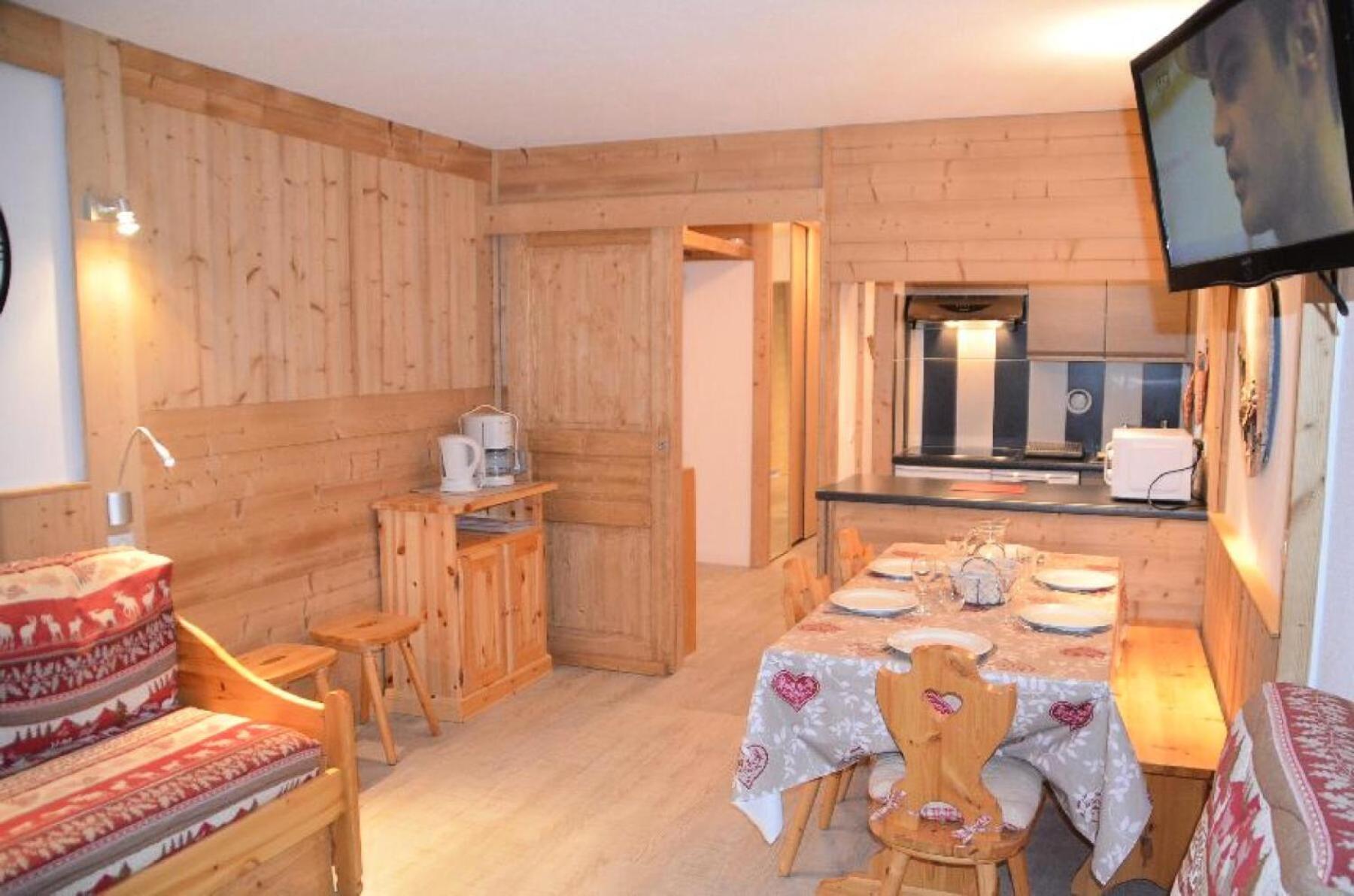 Chaviere - Aux Pieds, En Bois Au Coeur Des Menuires Mae-4924 *